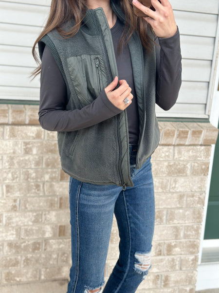 Baylee Vest [taupe & everteal]