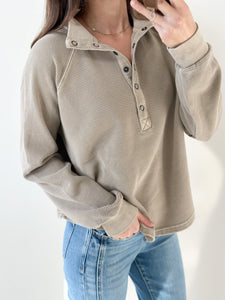 Levi Ribbed 1/4 Snap [taupe & baby blue]