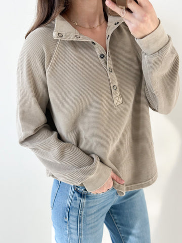 Levi Ribbed 1/4 Snap [taupe & baby blue]