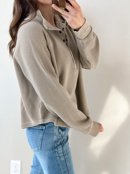 Levi Ribbed 1/4 Snap [taupe & baby blue]