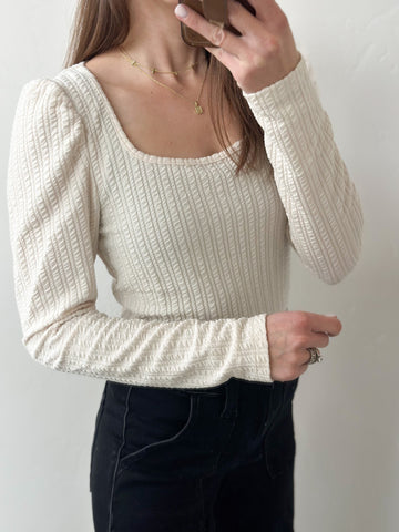 Bry Soft Texture Square Neck [ivory & black]