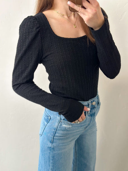 Bry Soft Texture Square Neck [ivory & black]