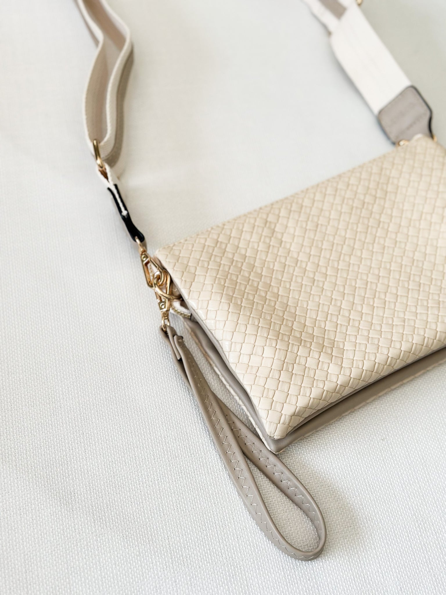 Sandy Crossbody Bag