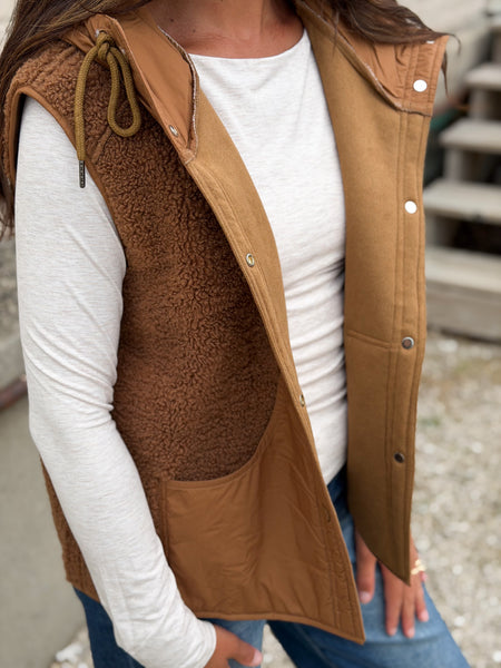 Brisk Hooded Vest [black + camel]