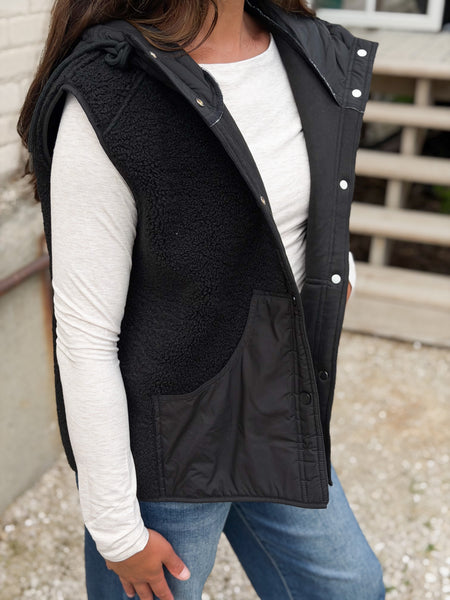 Brisk Hooded Vest [black + camel]