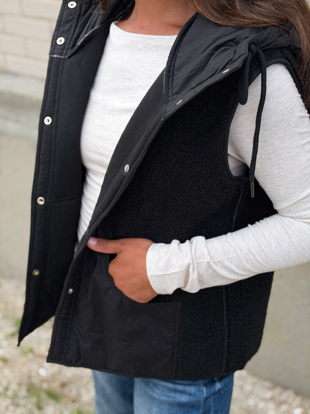 Brisk Hooded Vest [black + camel]